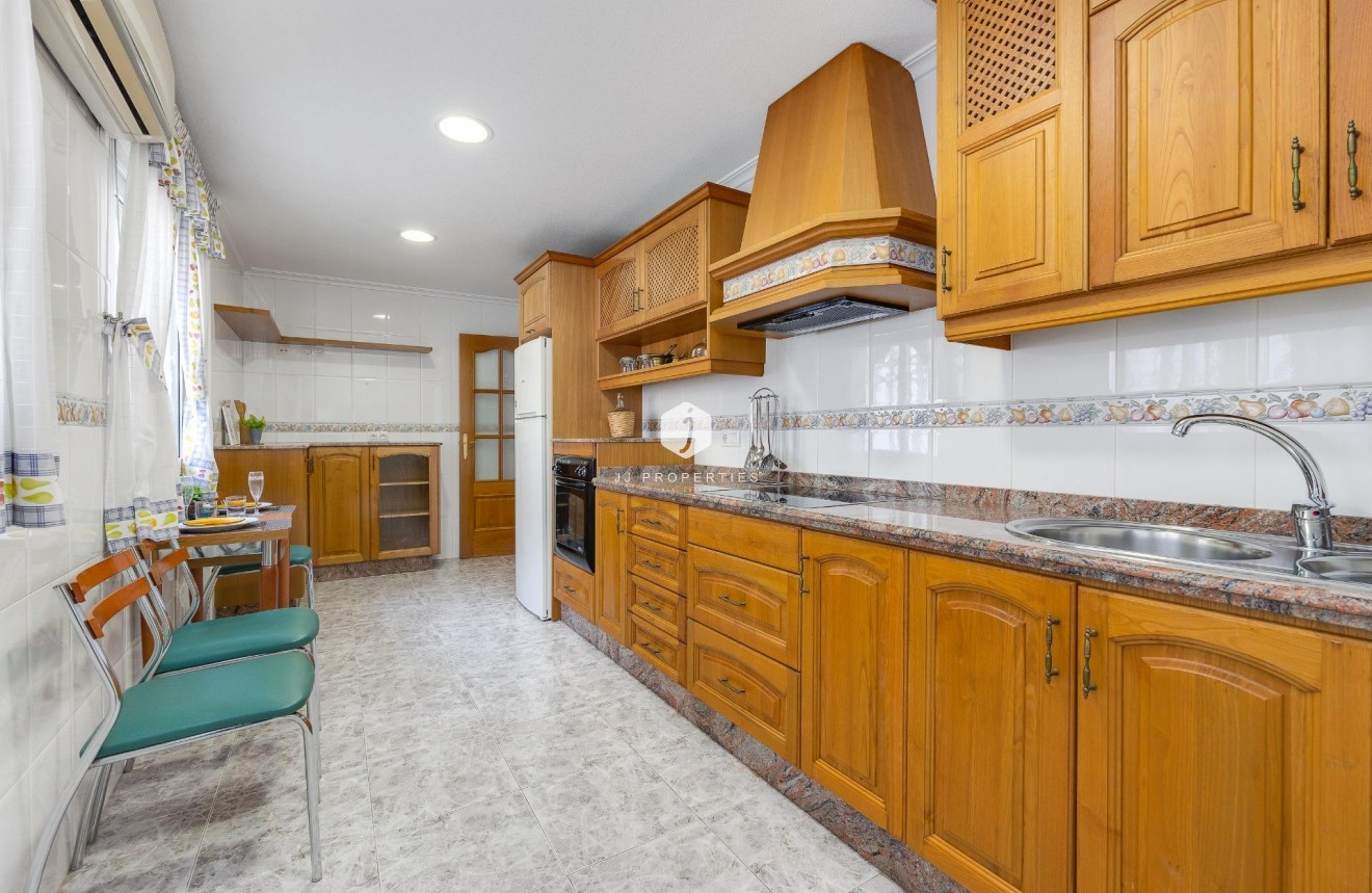 Tweedehands - Penthouse -
Torrevieja - Paseo maritimo