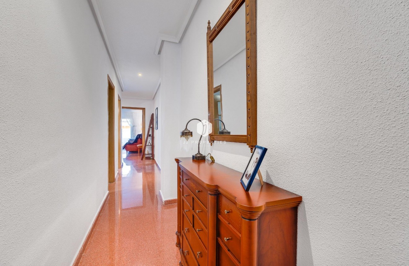 Tweedehands - Penthouse -
Torrevieja - Paseo maritimo