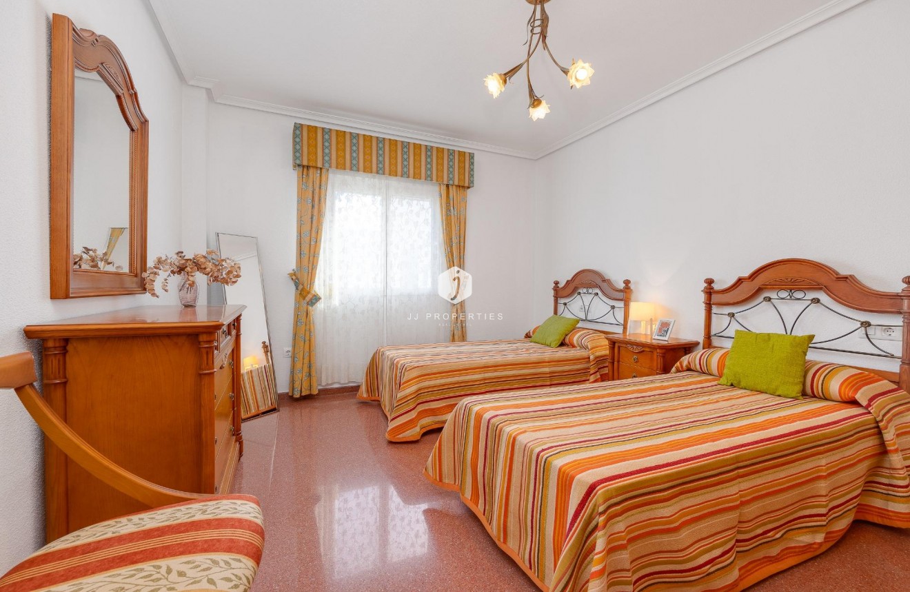 Tweedehands - Penthouse -
Torrevieja - Paseo maritimo