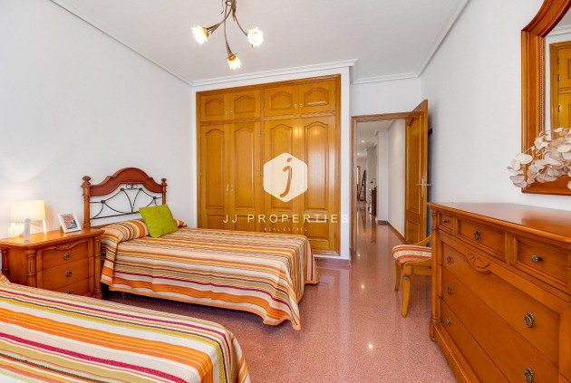 Tweedehands - Penthouse -
Torrevieja - Paseo maritimo