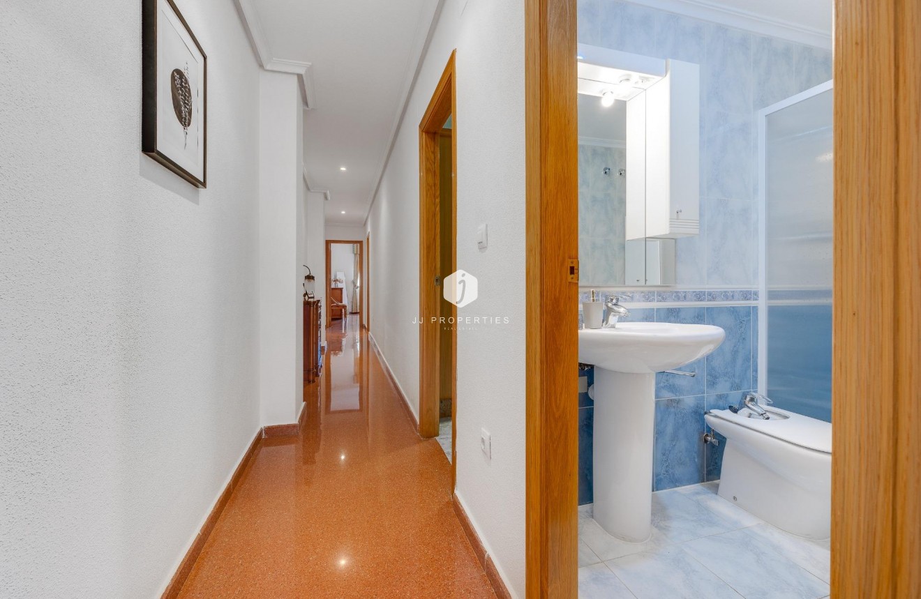 Tweedehands - Penthouse -
Torrevieja - Paseo maritimo