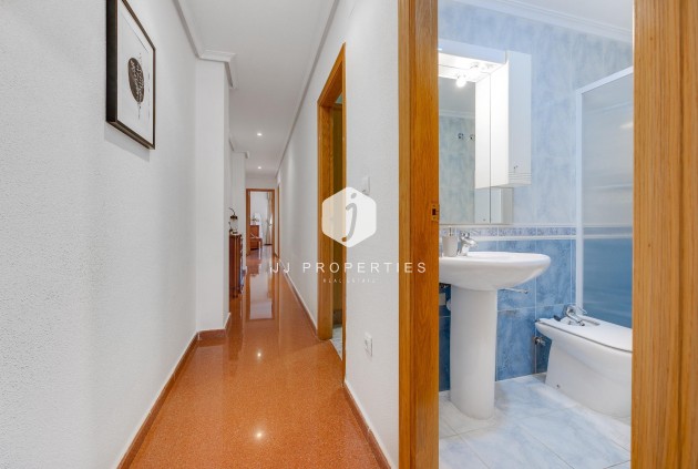 Tweedehands - Penthouse -
Torrevieja - Paseo maritimo