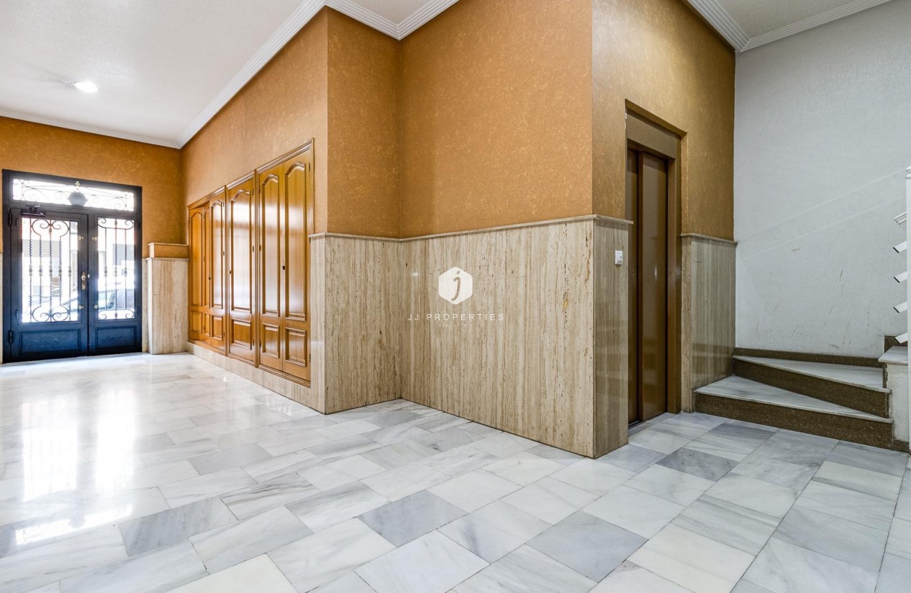 Tweedehands - Penthouse -
Torrevieja - Paseo maritimo