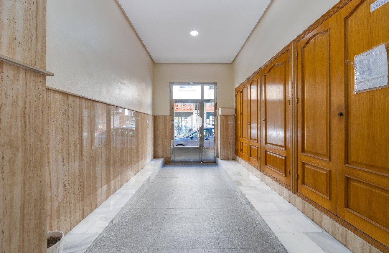 Tweedehands - Penthouse -
Torrevieja - Paseo maritimo