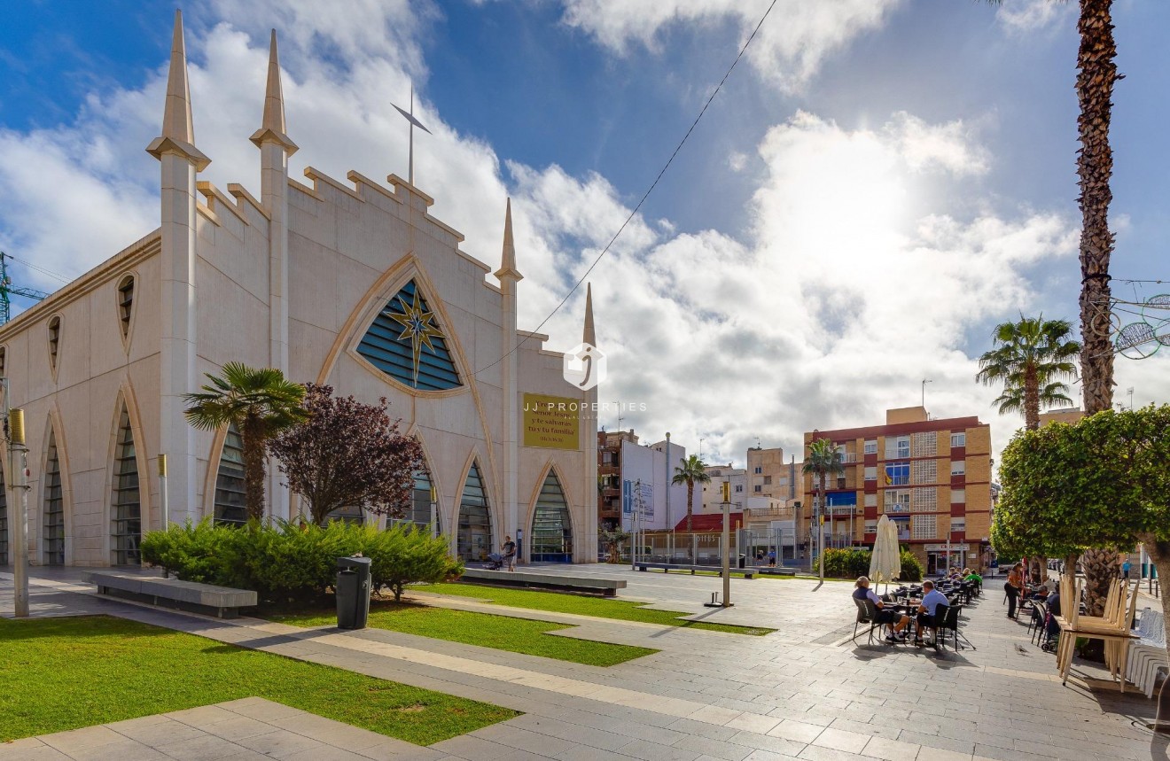 Tweedehands - Penthouse -
Torrevieja - Paseo maritimo