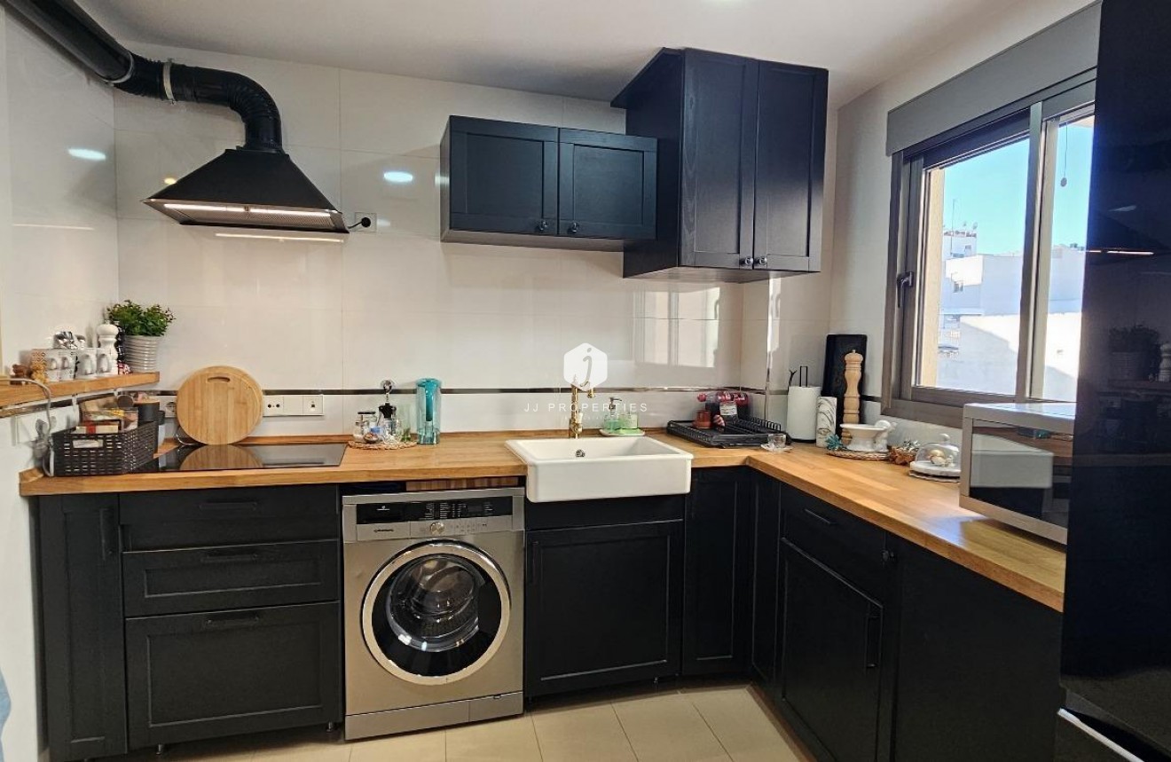 Tweedehands - Appartement / flat -
Torrevieja - Estacion de autobuses