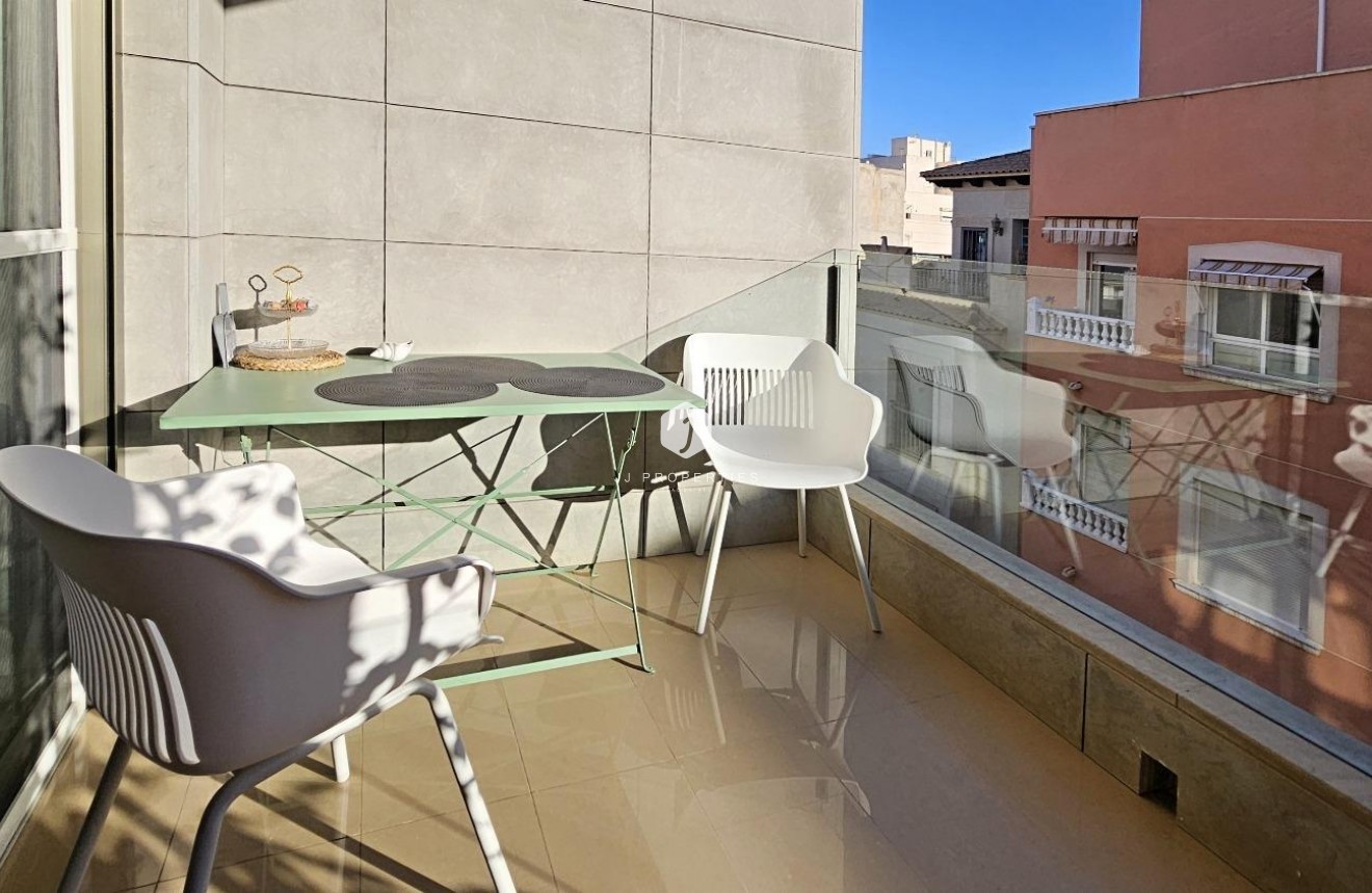 Tweedehands - Appartement / flat -
Torrevieja - Estacion de autobuses