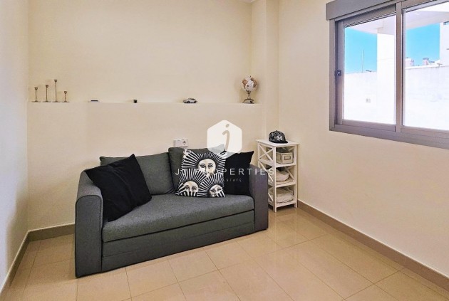 Tweedehands - Appartement / flat -
Torrevieja - Estacion de autobuses