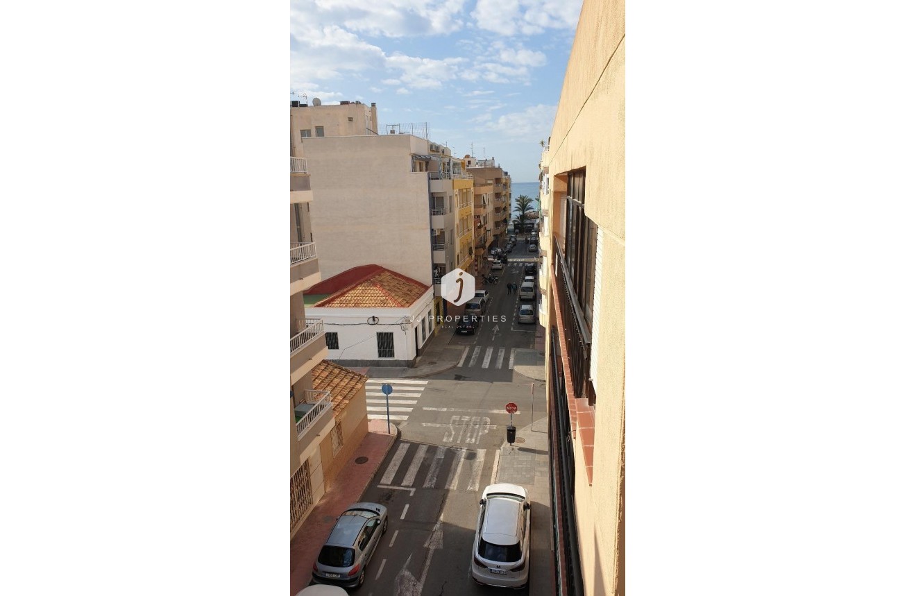Tweedehands - Appartement / flat -
Torrevieja - Estacion de autobuses