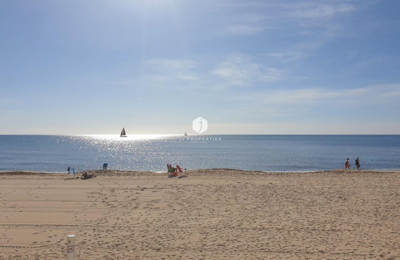 Tweedehands - Appartement / flat -
Torrevieja - Estacion de autobuses