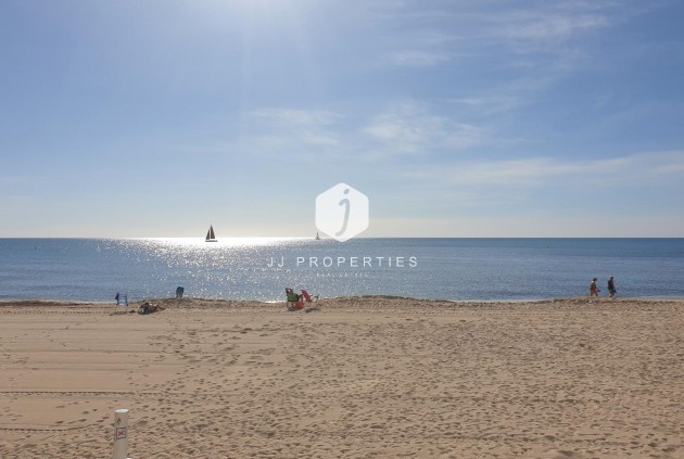 Tweedehands - Appartement / flat -
Torrevieja - Estacion de autobuses