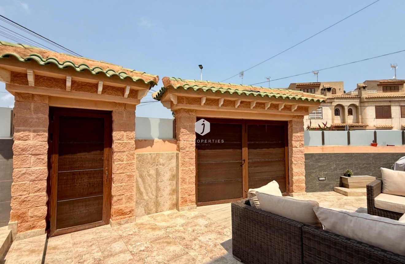 Tweedehands - Villa -
Torrevieja - Los Frutales