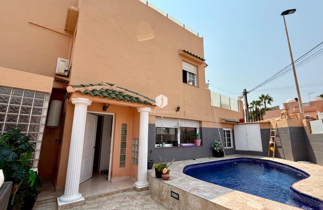 Tweedehands - Villa -
Torrevieja - Los Frutales