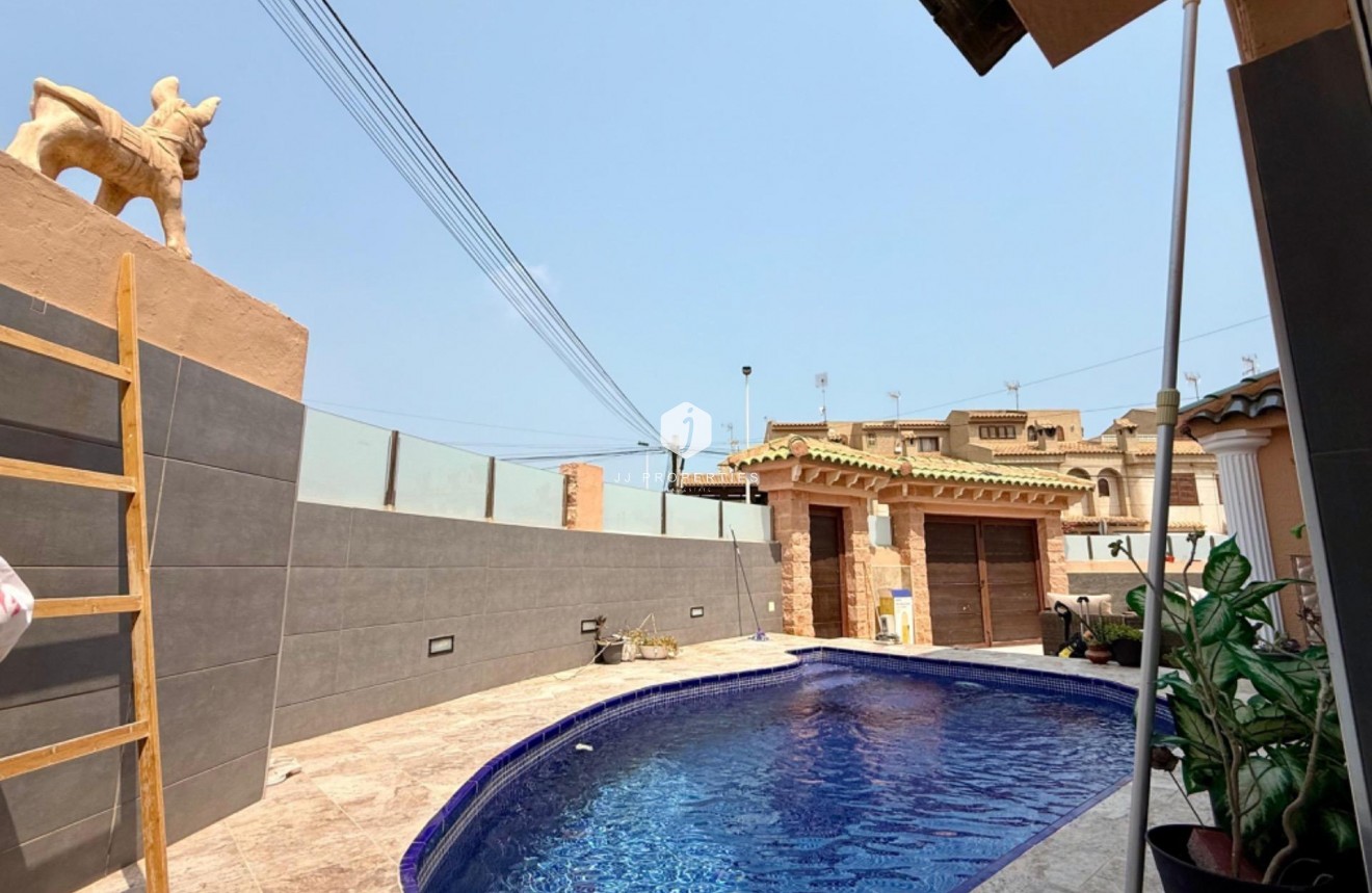 Tweedehands - Villa -
Torrevieja - Los Frutales