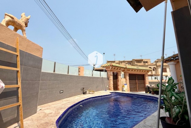 Tweedehands - Villa -
Torrevieja - Los Frutales