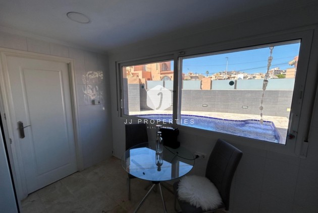 Tweedehands - Villa -
Torrevieja - Los Frutales