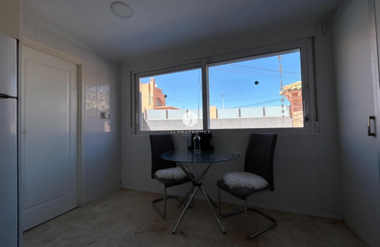 Tweedehands - Villa -
Torrevieja - Los Frutales