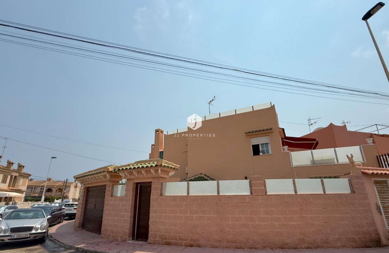 Tweedehands - Villa -
Torrevieja - Los Frutales