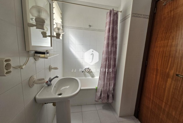 Z drugiej ręki - Mieszkanie w bloku -
Torrevieja - Centro