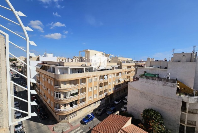 Z drugiej ręki - Mieszkanie w bloku -
Torrevieja - Centro