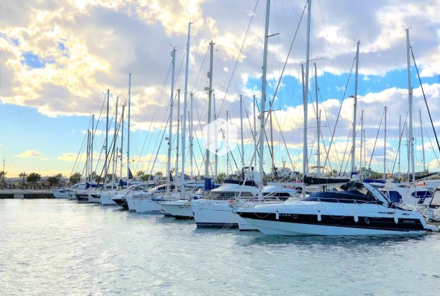 Segunda mano - Apartamento / piso -
Torrevieja - Centro