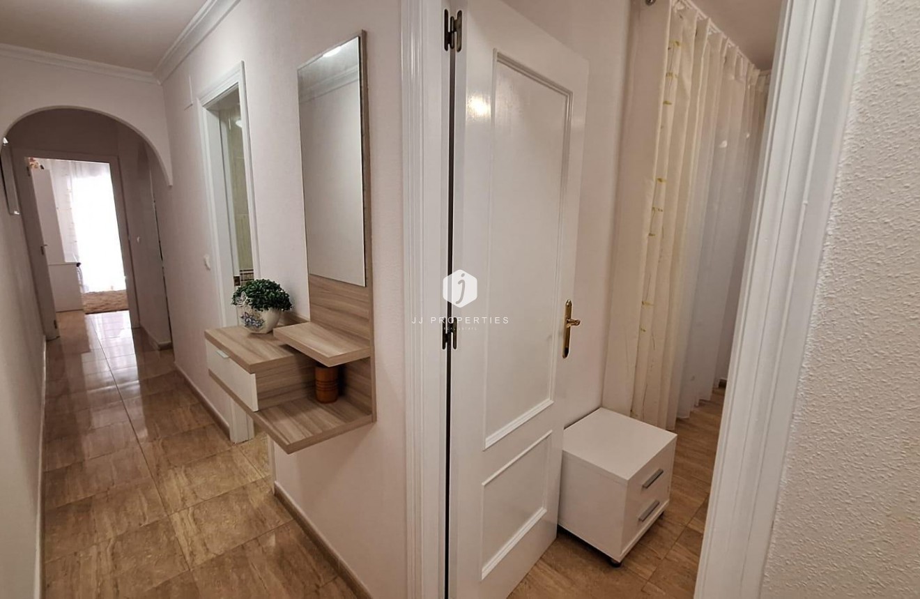 Tweedehands - Appartement / flat -
Torrevieja - Playa del Cura