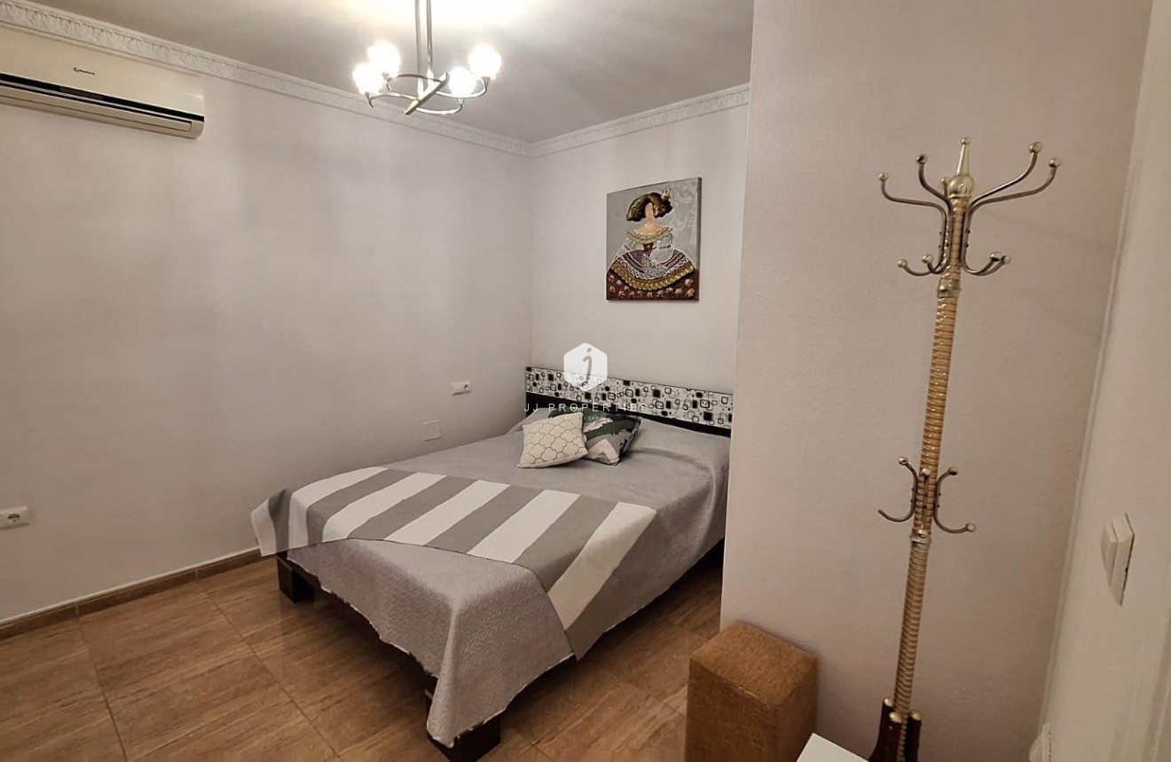 Tweedehands - Appartement / flat -
Torrevieja - Playa del Cura