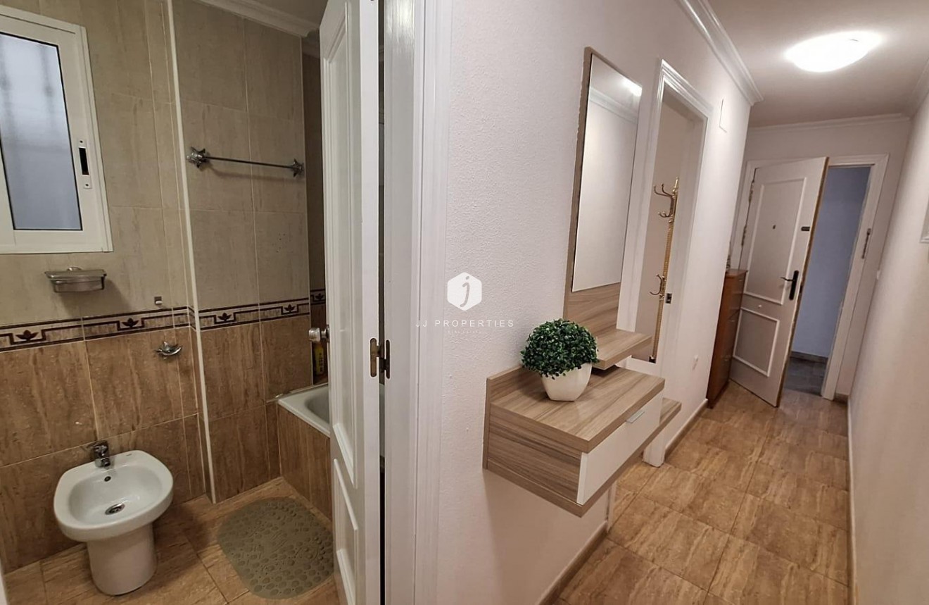 Tweedehands - Appartement / flat -
Torrevieja - Playa del Cura