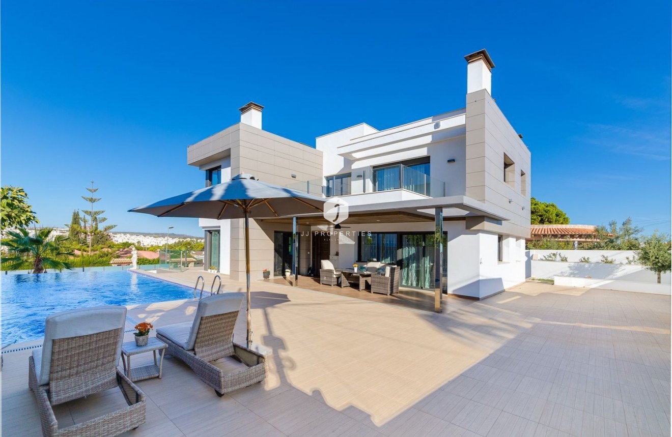 Tweedehands - Villa -
Torrevieja - Costa Blanca