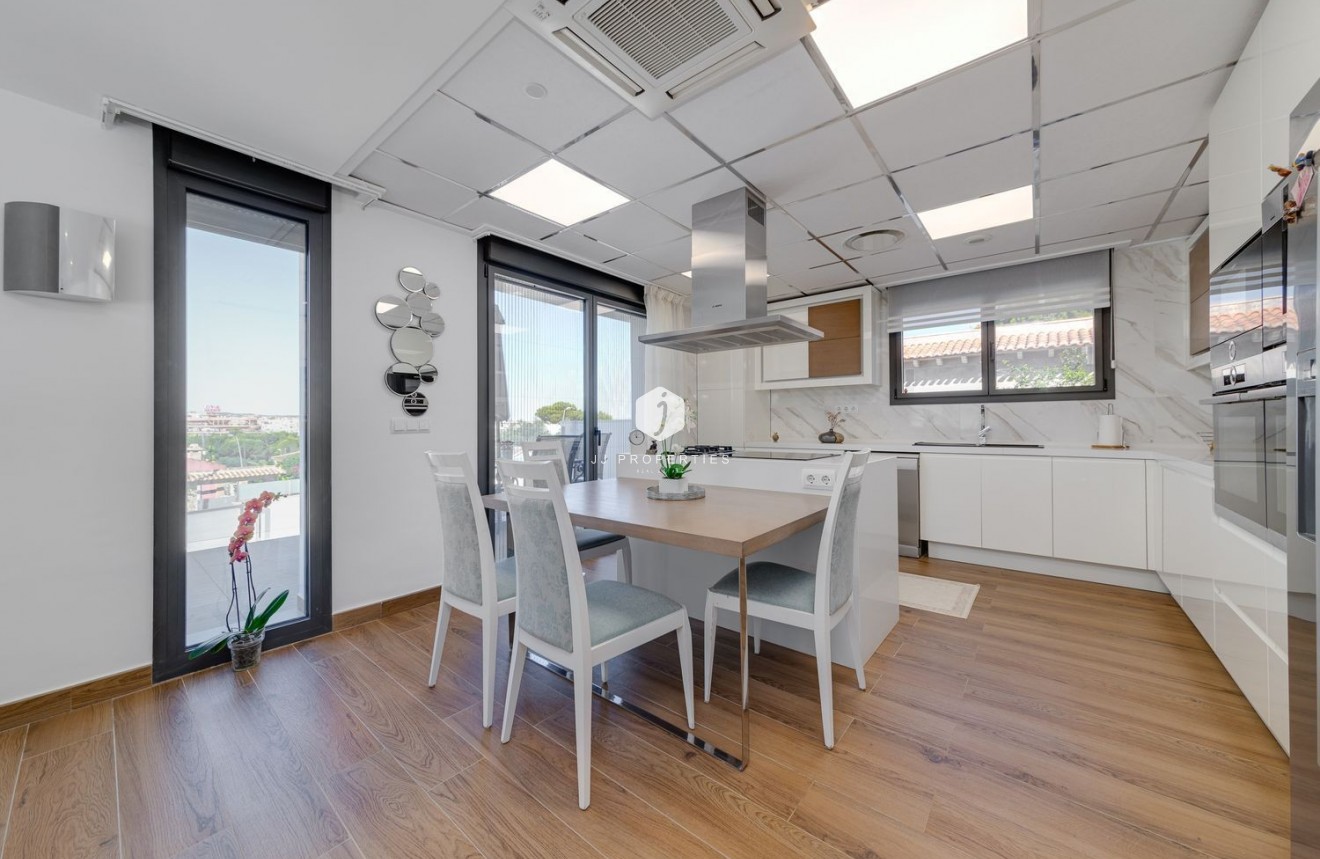 Tweedehands - Villa -
Torrevieja - Costa Blanca