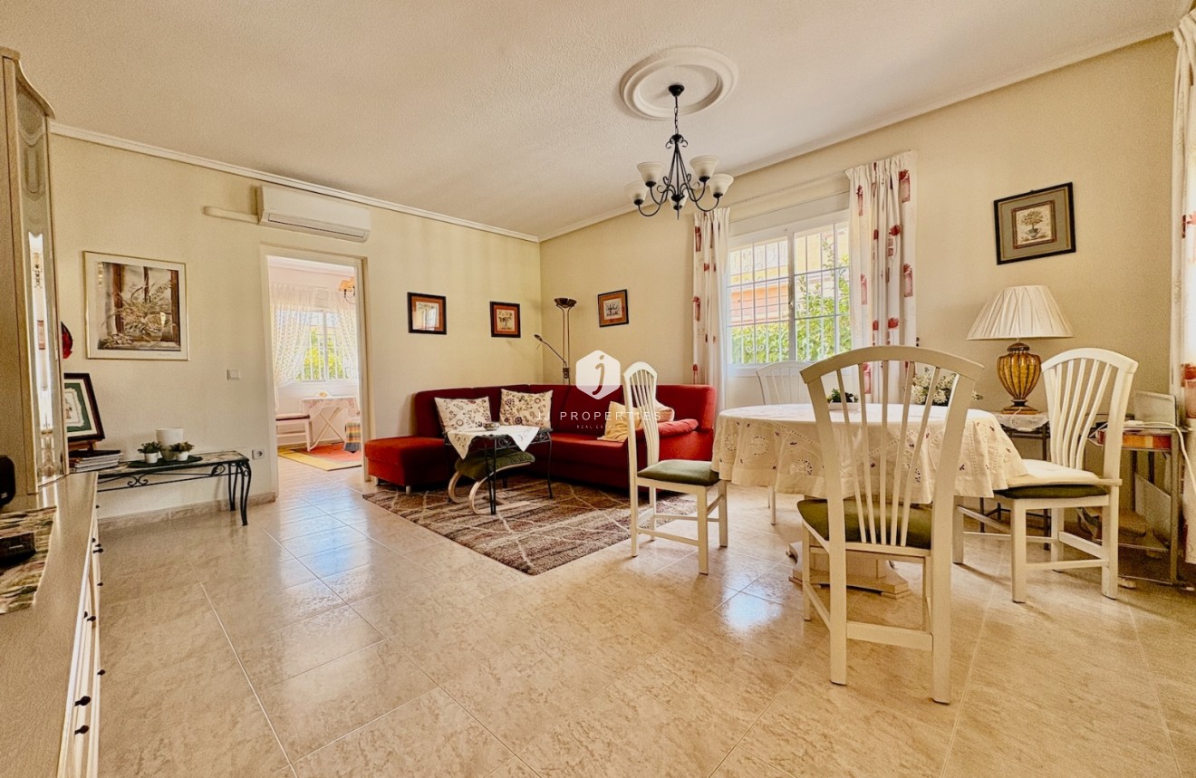 Tweedehands - Chalet -
Rojales - Inland