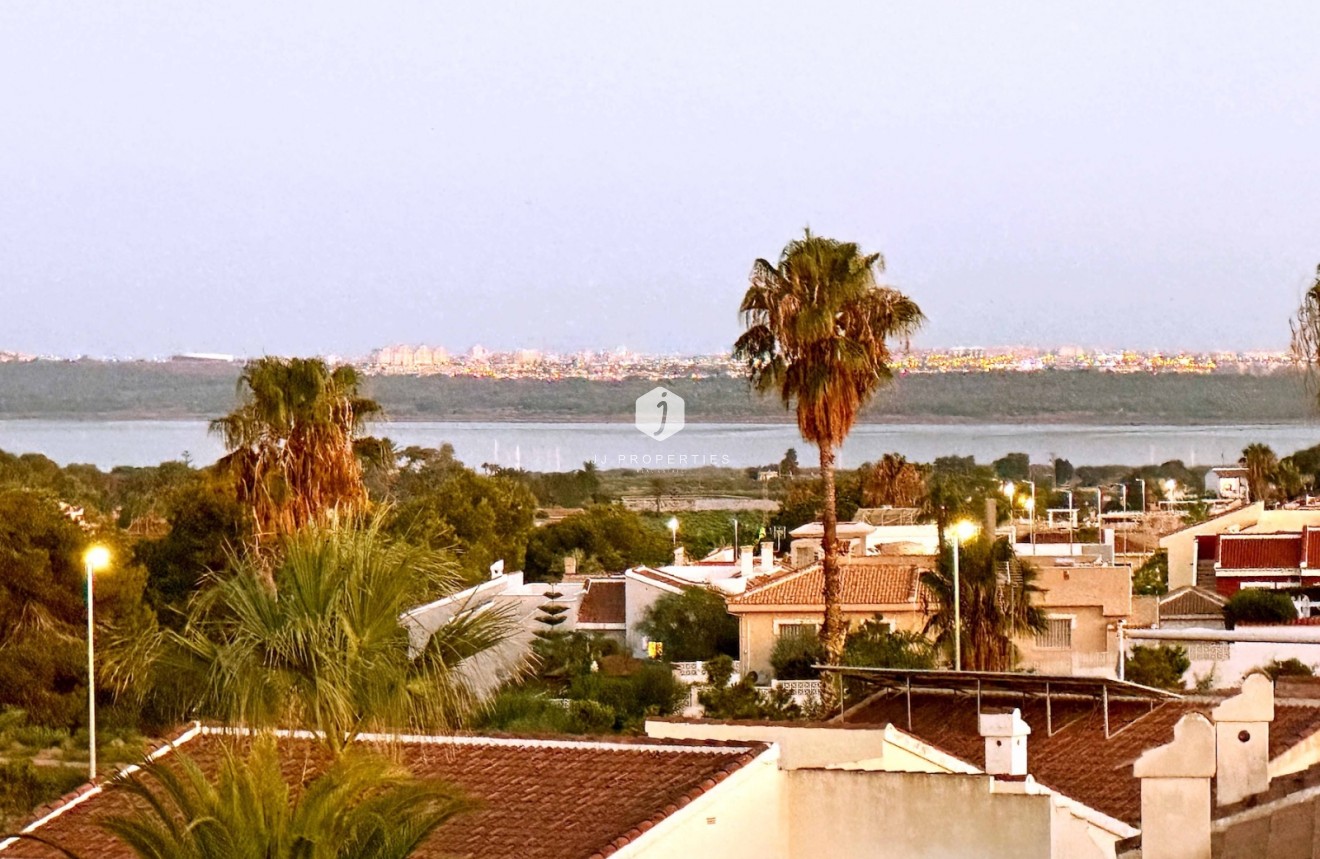 Tweedehands - Chalet -
Rojales - Inland