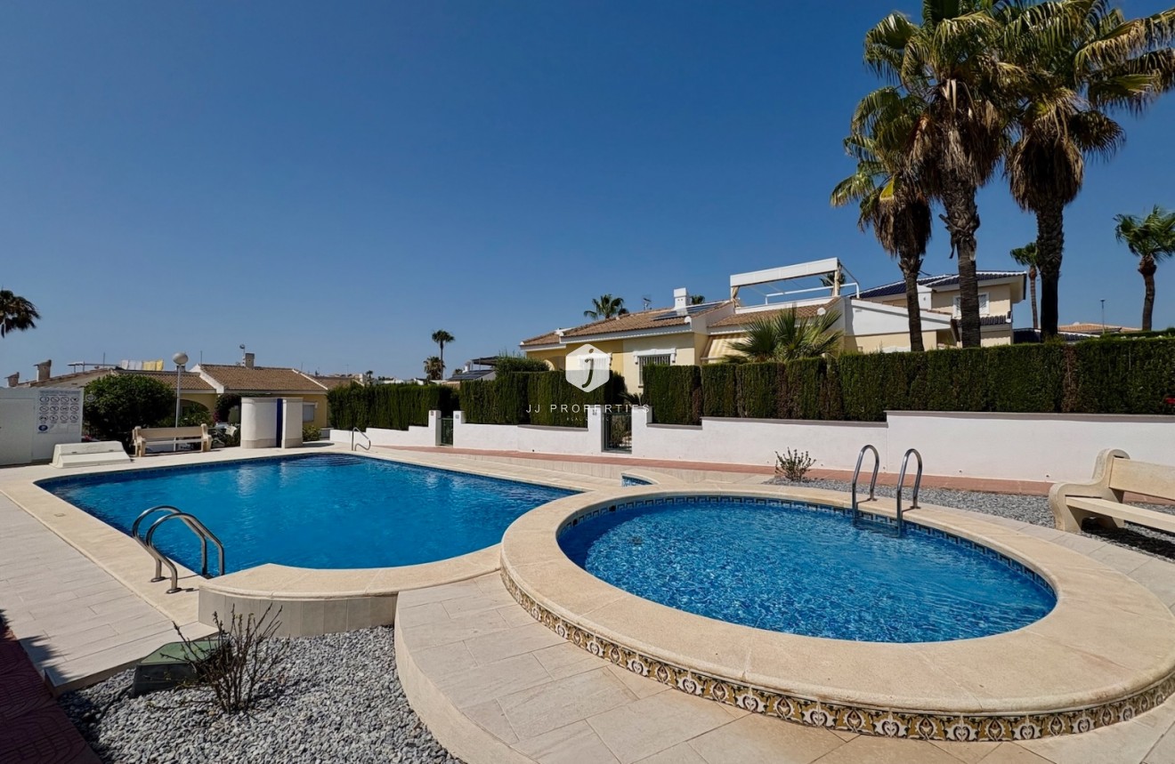 Tweedehands - Chalet -
Rojales - Inland