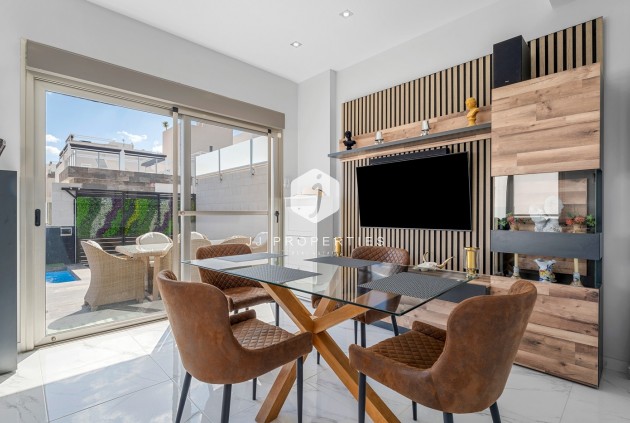 Tweedehands - Villa -
Orihuela Costa - Costa Blanca