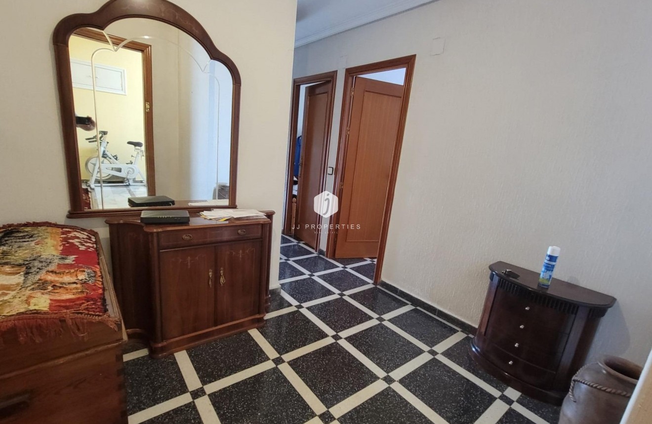 Tweedehands - Appartement / flat -
Torrevieja - Centro