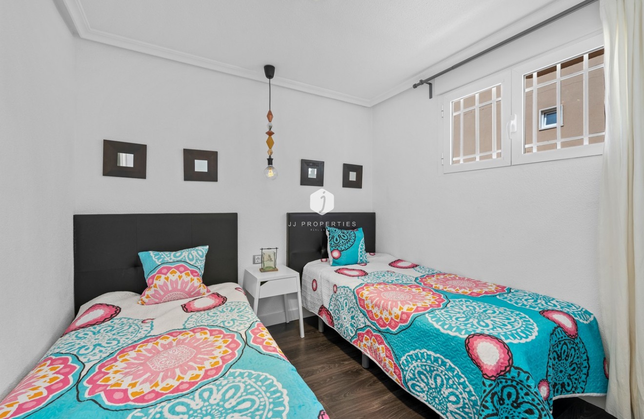 Tweedehands - Appartement / flat -
Punta Prima - Costa Blanca