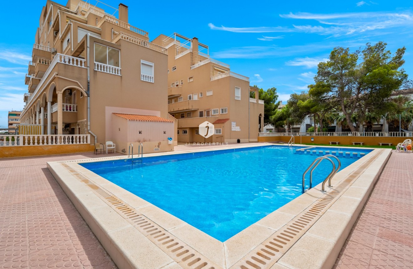 Tweedehands - Appartement / flat -
Punta Prima - Costa Blanca