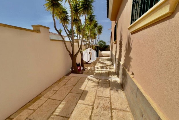 Tweedehands - Villa -
Ciudad Quesada - Costa Blanca