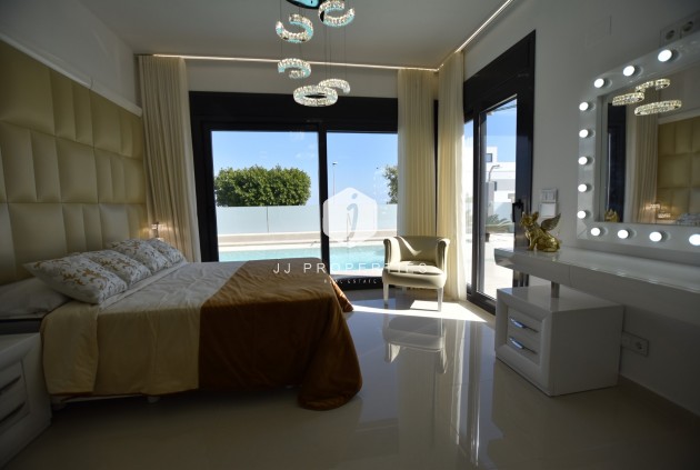 Tweedehands - Villa -
San Miguel de Salinas - Inland