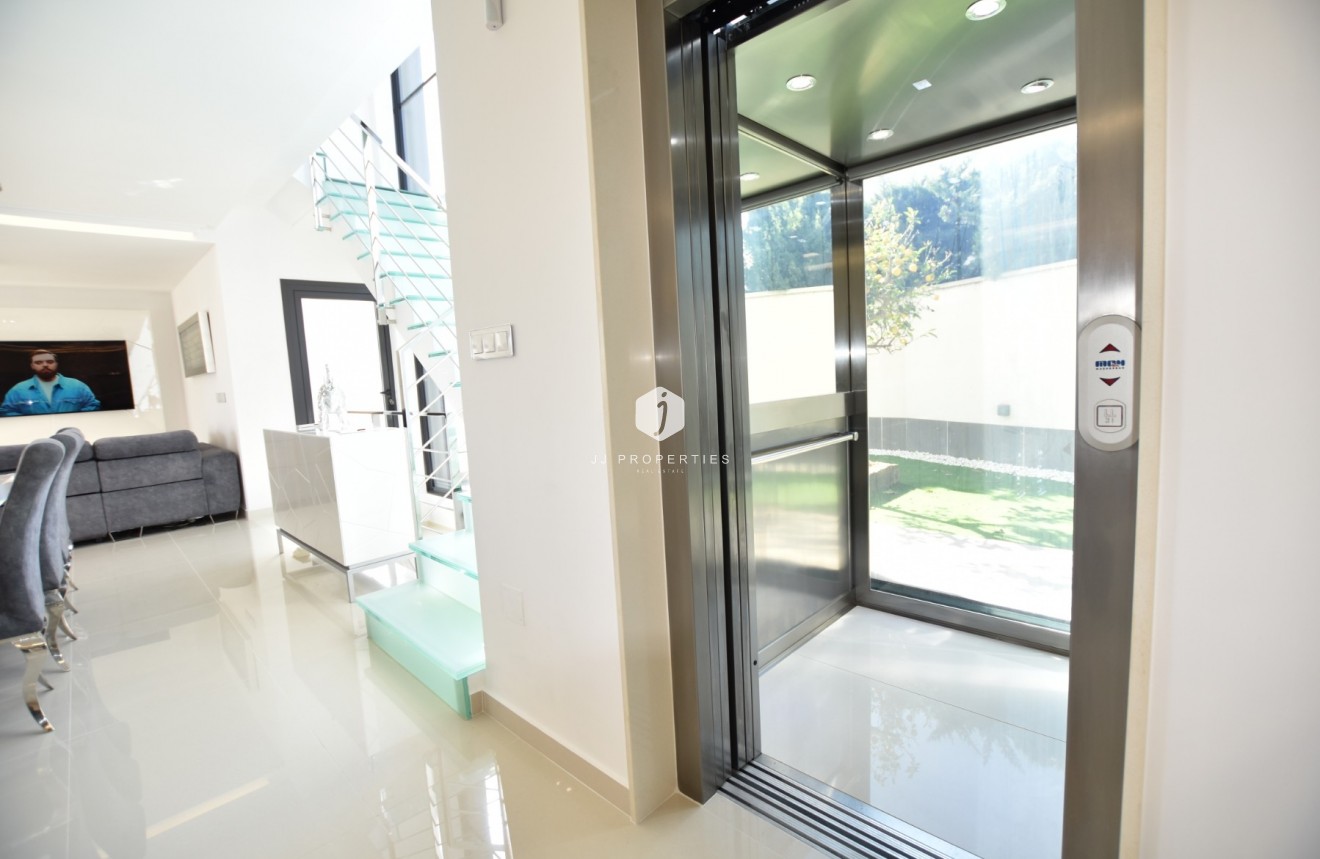 Tweedehands - Villa -
San Miguel de Salinas - Inland