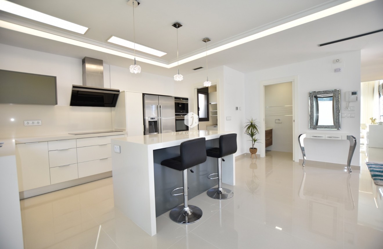 Tweedehands - Villa -
San Miguel de Salinas - Inland