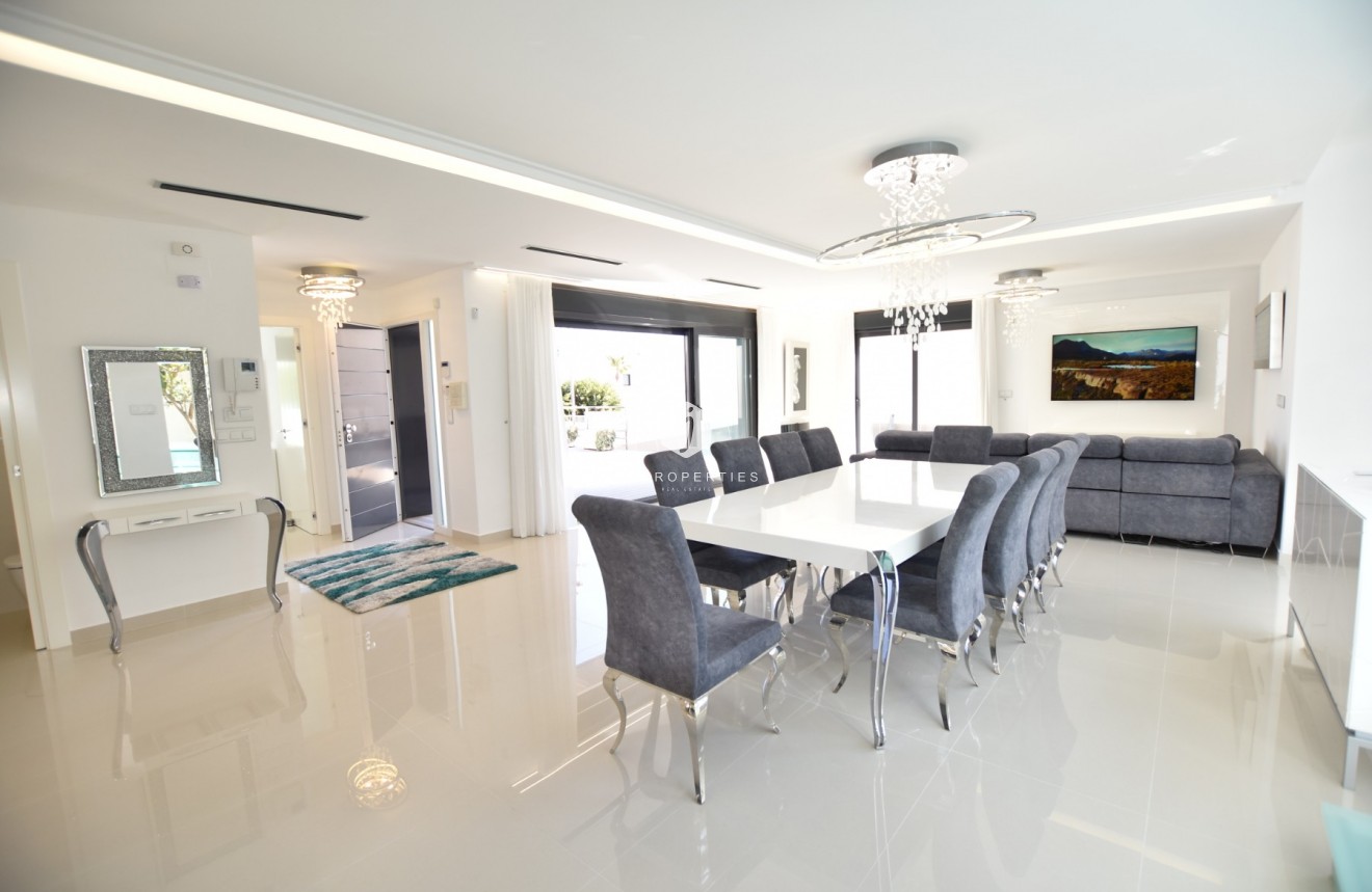 Tweedehands - Villa -
San Miguel de Salinas - Inland