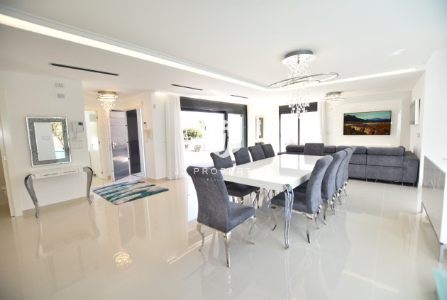 Tweedehands - Villa -
San Miguel de Salinas - Inland