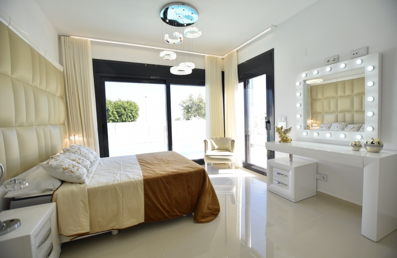 Tweedehands - Villa -
San Miguel de Salinas - Inland