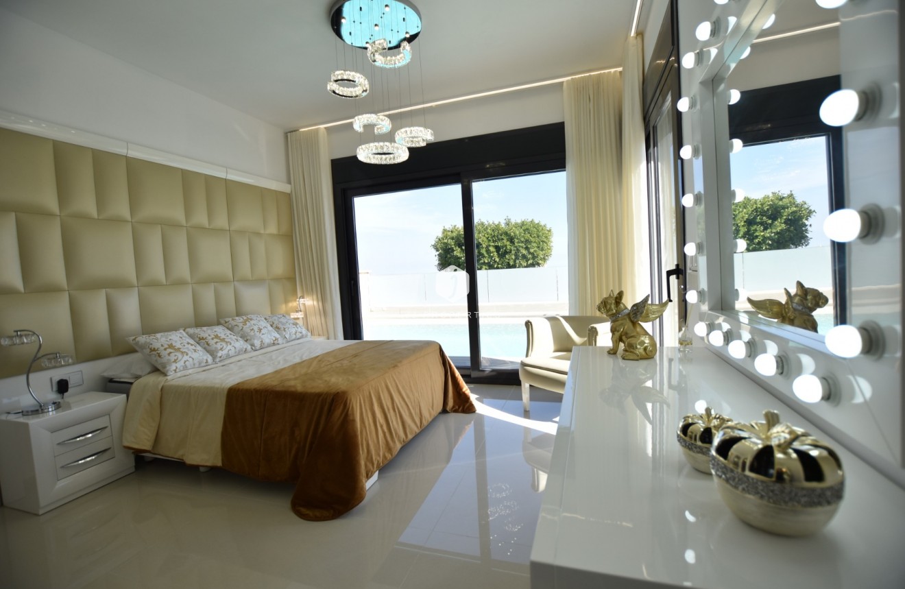 Tweedehands - Villa -
San Miguel de Salinas - Inland