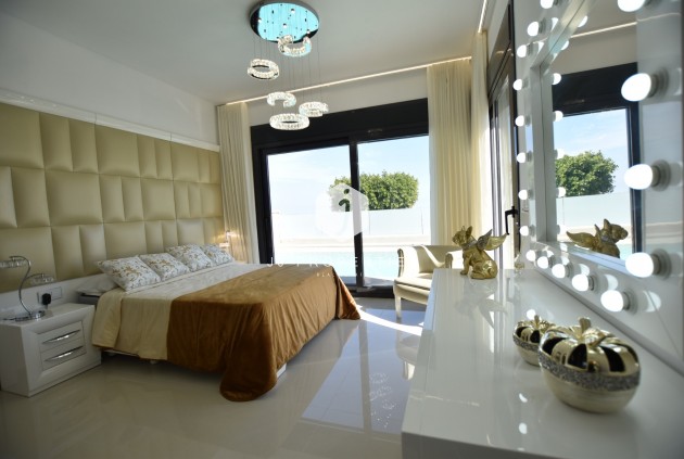 Tweedehands - Villa -
San Miguel de Salinas - Inland