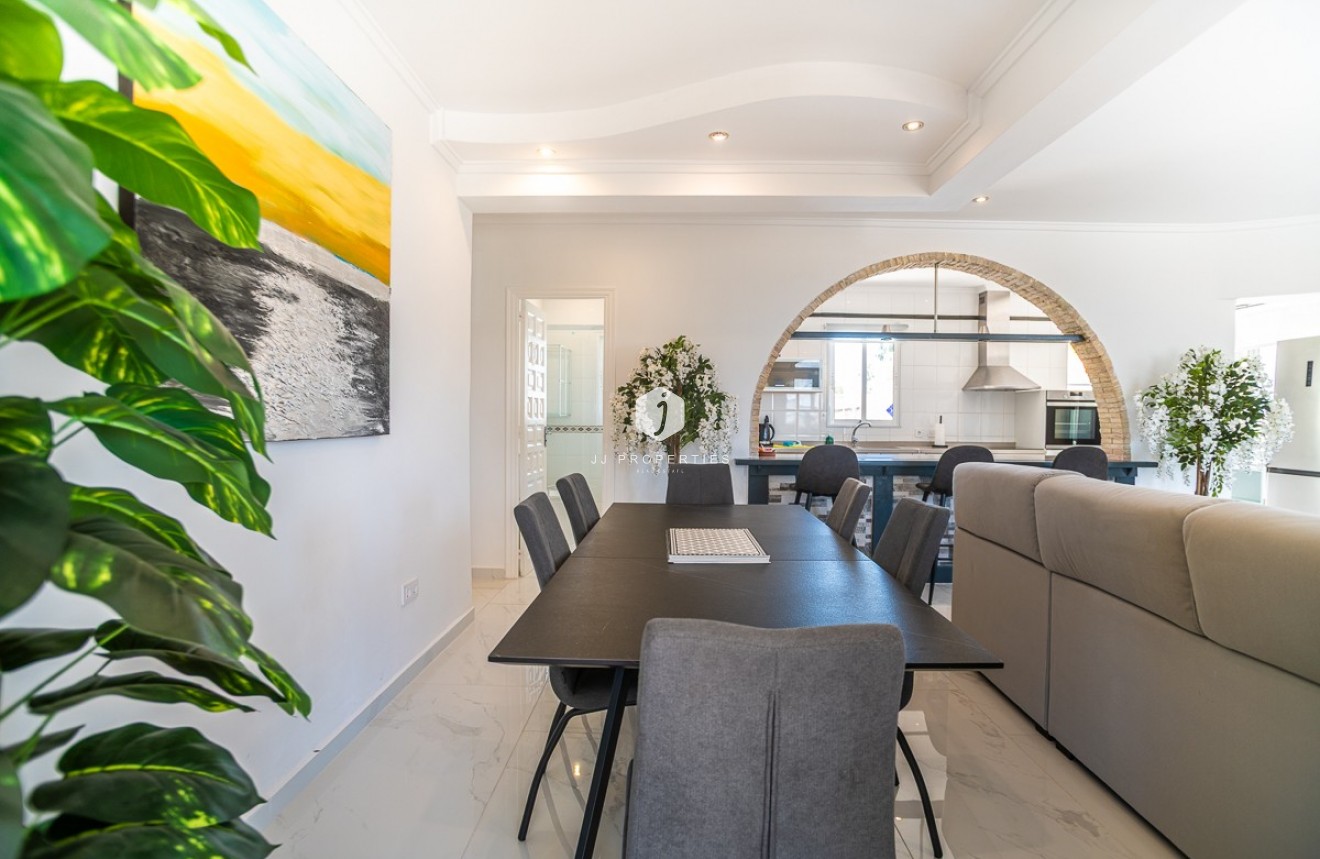 Tweedehands - Villa -
Torrevieja - Costa Blanca