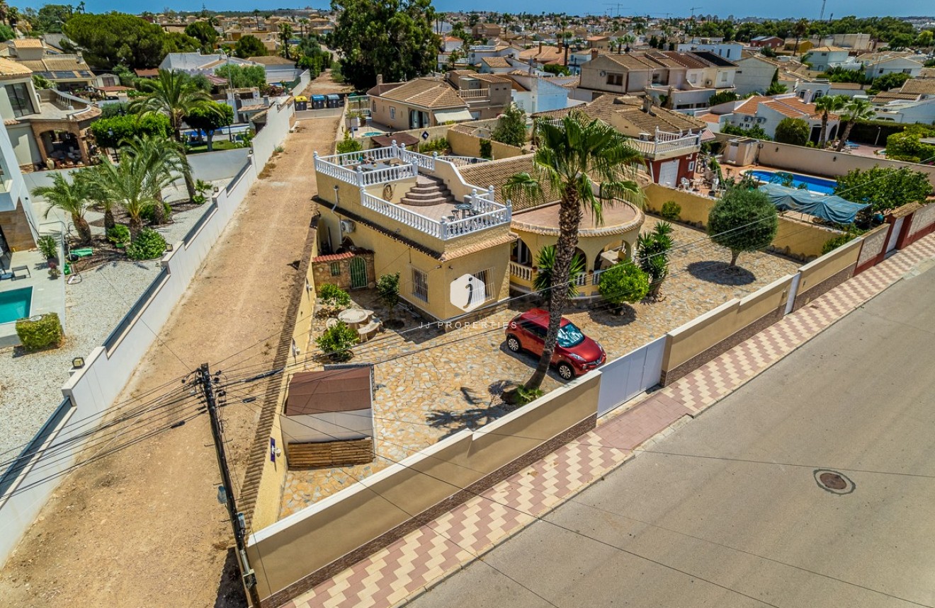 Tweedehands - Villa -
Torrevieja - Costa Blanca