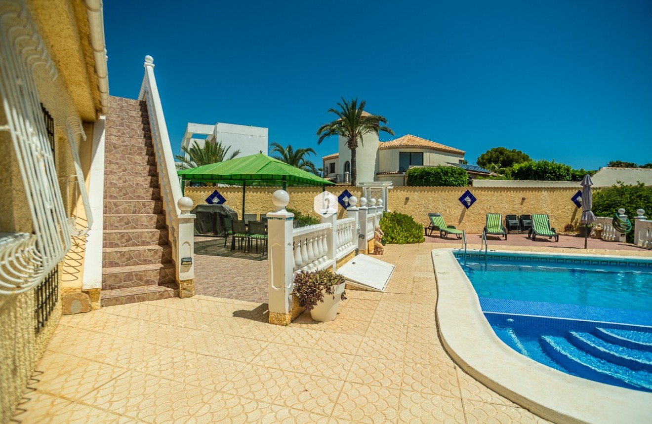 Tweedehands - Villa -
Torrevieja - Costa Blanca