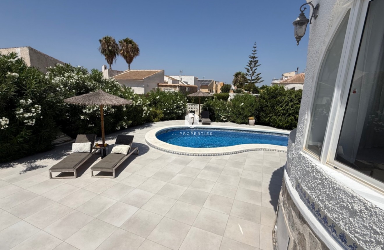 Tweedehands - Villa -
Torrevieja - Costa Blanca